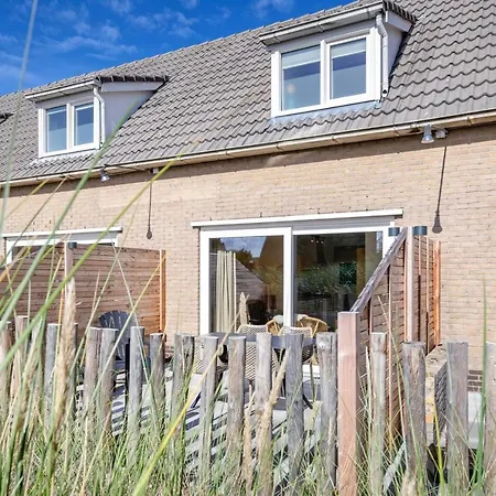 Holiday home De Leeuwerik *